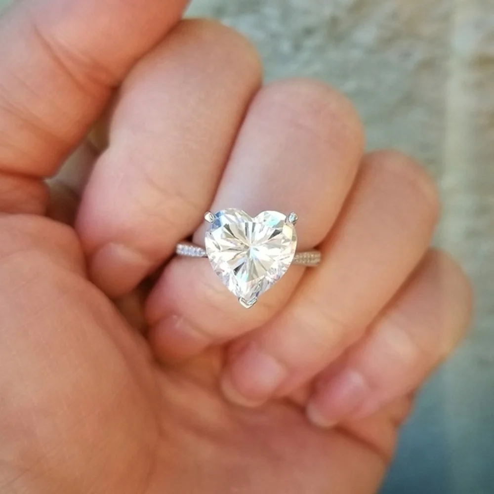 đź’Ž3.5 CARATđź’Ž SIMULATED HEART DIAMOND RING - Picture 2 of 6